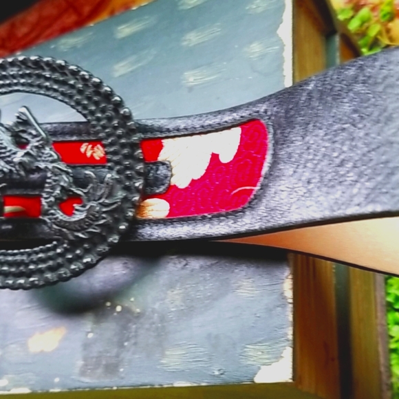 STREETS AHEAD Red Oriental Fabric Inset Black Leather Artsy Dragon Buckle Belt - Picture 5 of 16